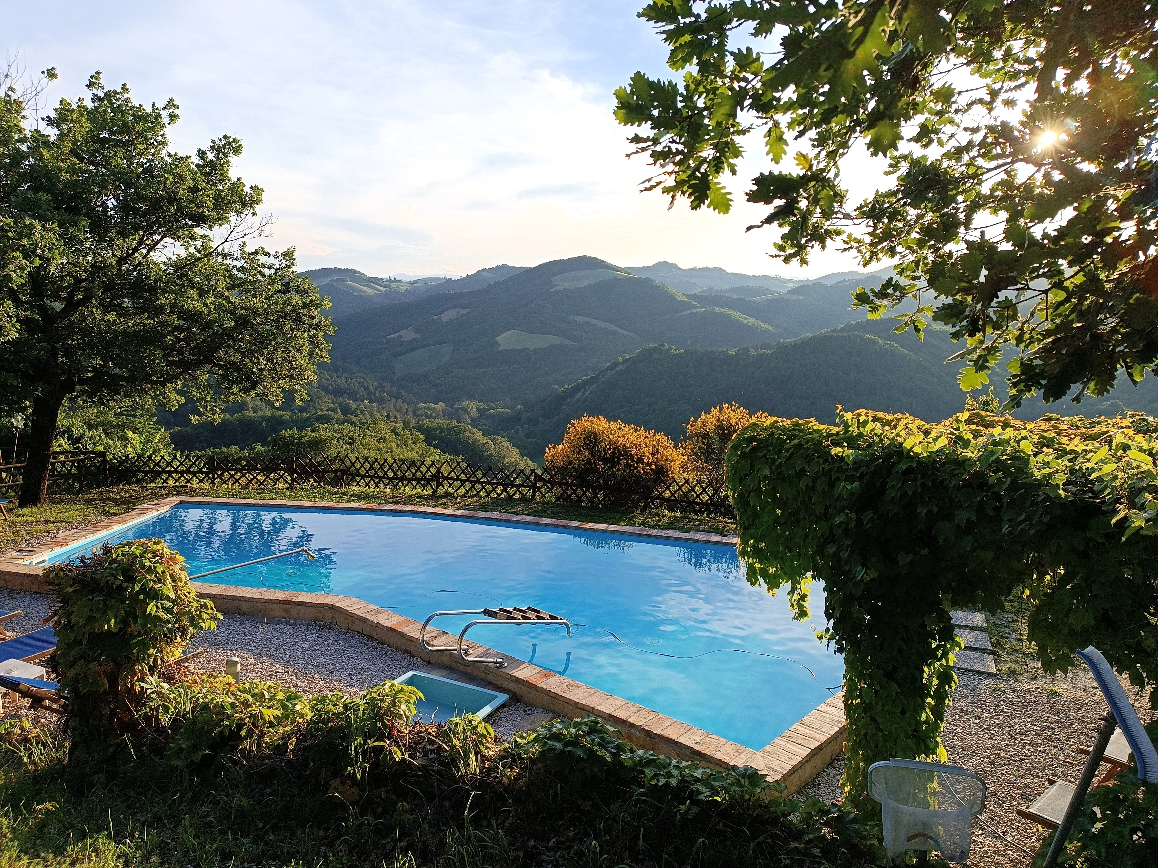agriturismi a Urbino con piscina agriturismi Marche con piscina agriturismi con piscina panoramica colline marchigiane